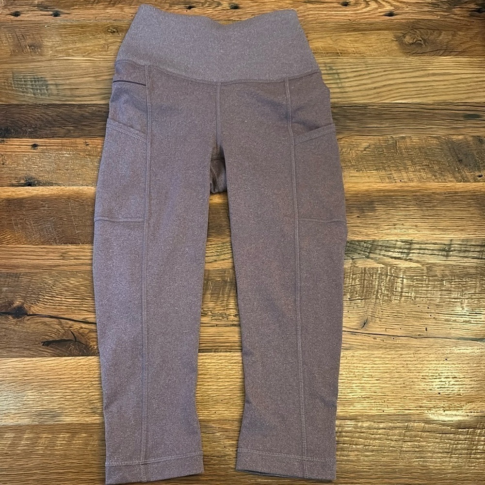 Patagonia women’s xs purple crop leggings double side pocket and zipper pocket